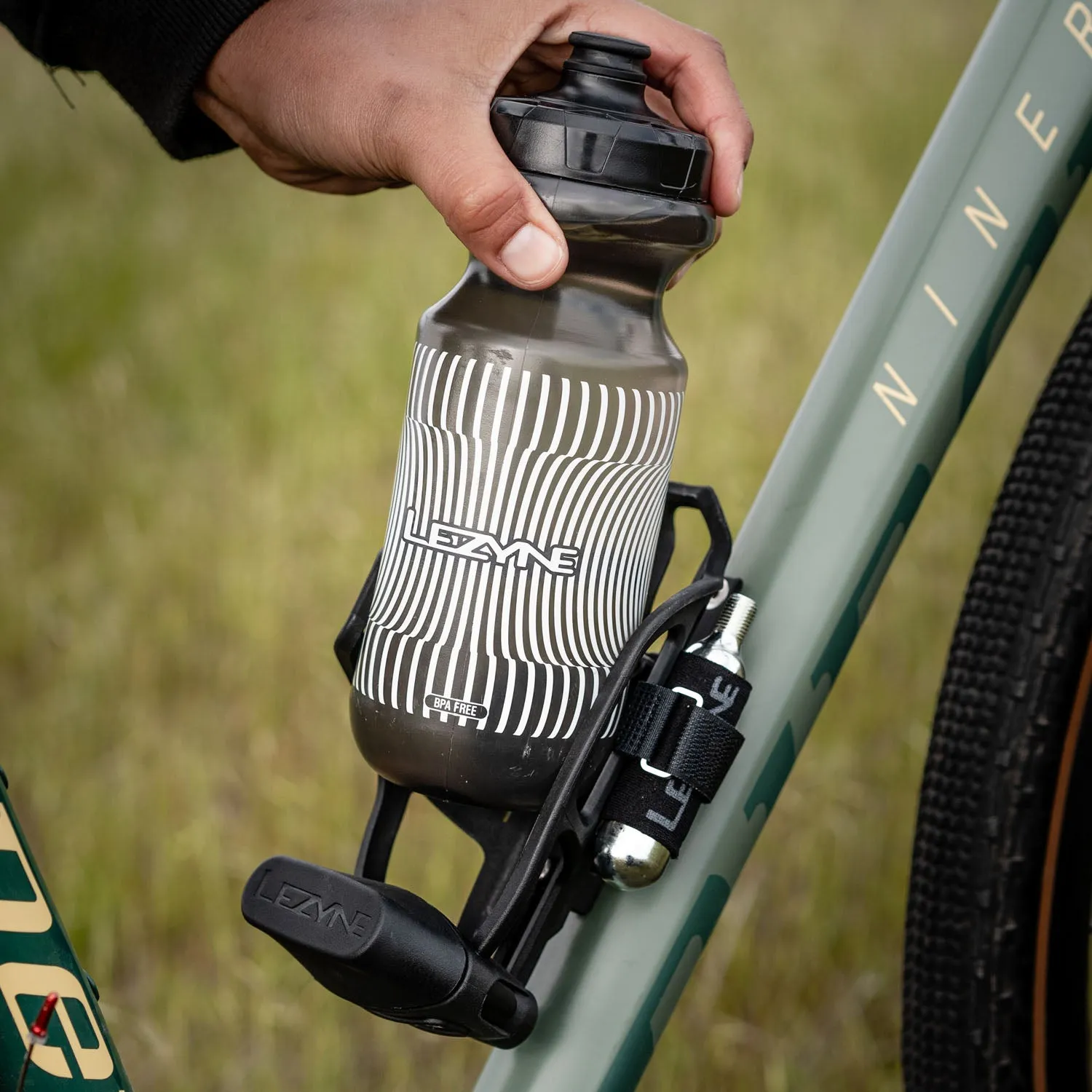 TUBELESS FLOW STORAGE CAGE